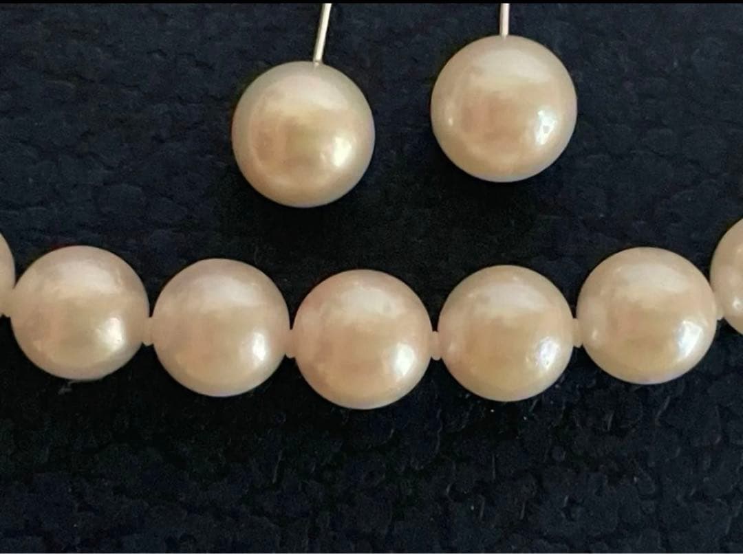 Akoya pearl necklace 8mm with matching 8.5mm pearl earrings in 14K white gold all knot finish