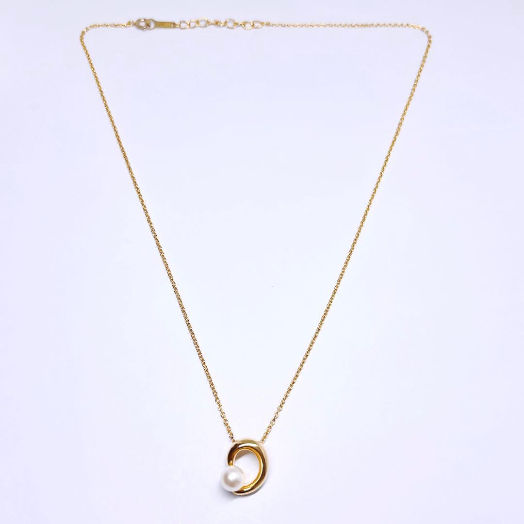Tasaki pearl necklace pendant with 6.4 mm silver pearl and 45 cm gold chain on white background