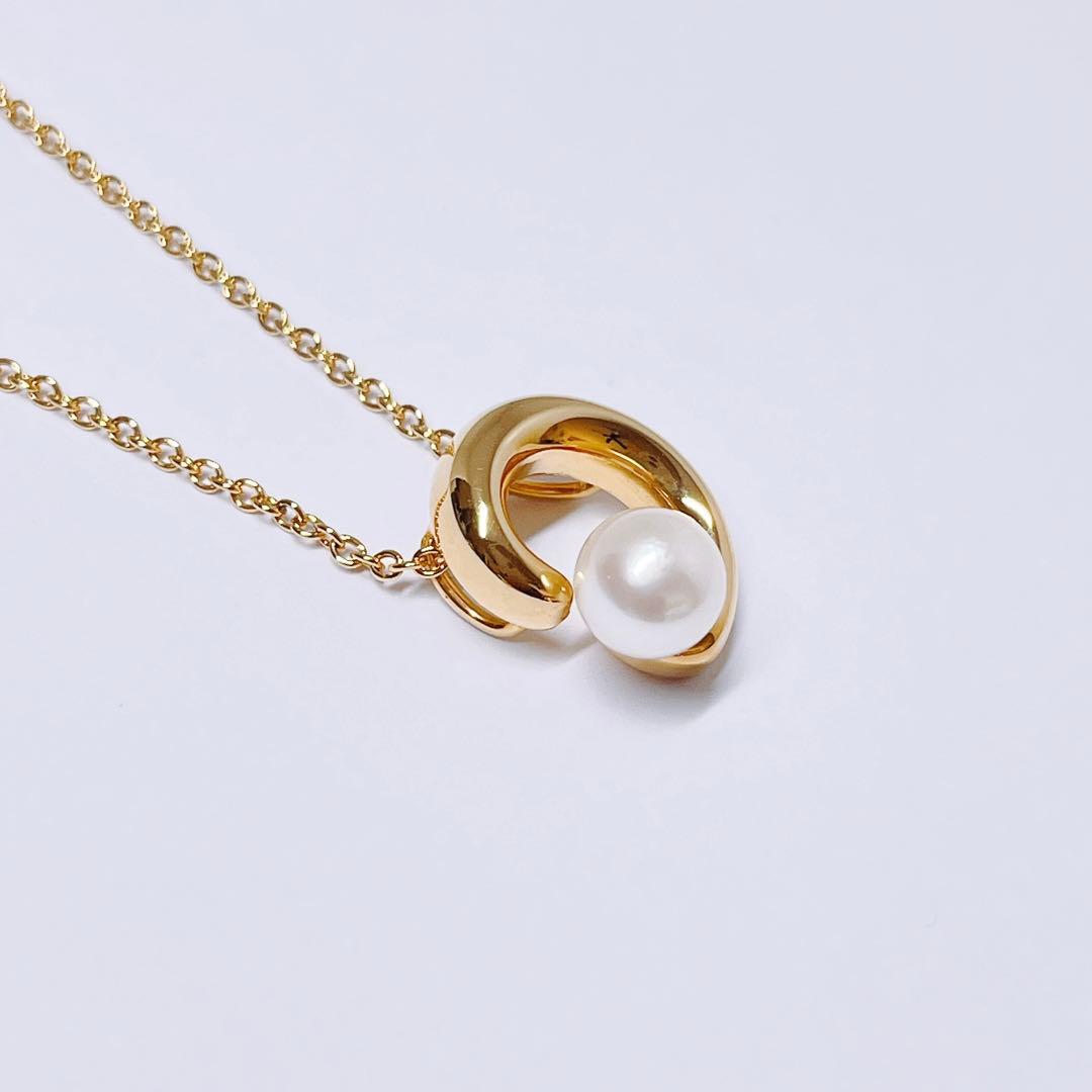Tasaki pearl necklace pendant with 6.4 mm silver pearl and 45 cm gold chain on white background