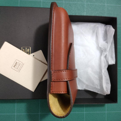 Brown Pilot Somes 5 Pen Case made of cowhide leather and pigskin suede measuring 110×160×30 mm
