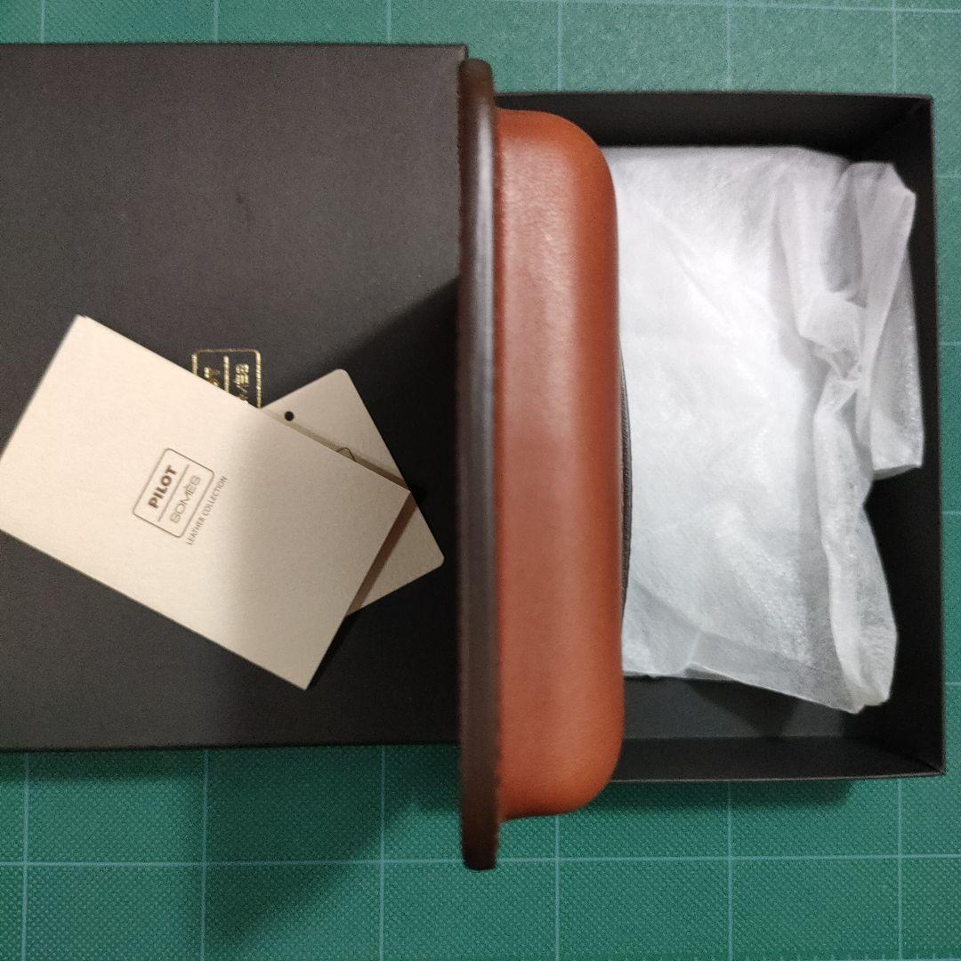Brown Pilot Somes 5 Pen Case made of cowhide leather and pigskin suede measuring 110×160×30 mm