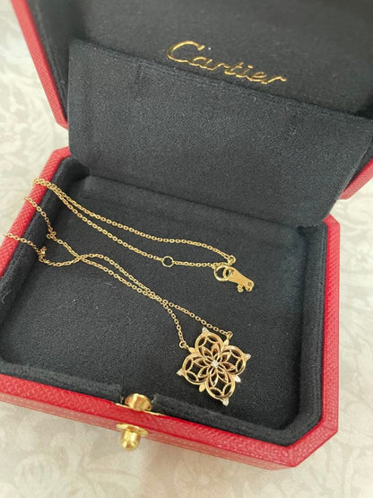 Agete necklace with large K10 gold motif adorned with sparkling diamonds