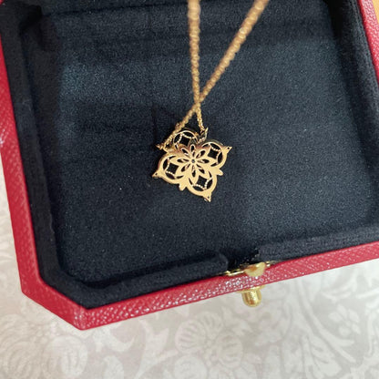 Agete necklace with large K10 gold motif adorned with sparkling diamonds