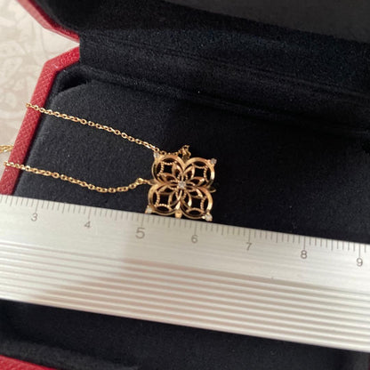 Agete necklace with large K10 gold motif adorned with sparkling diamonds
