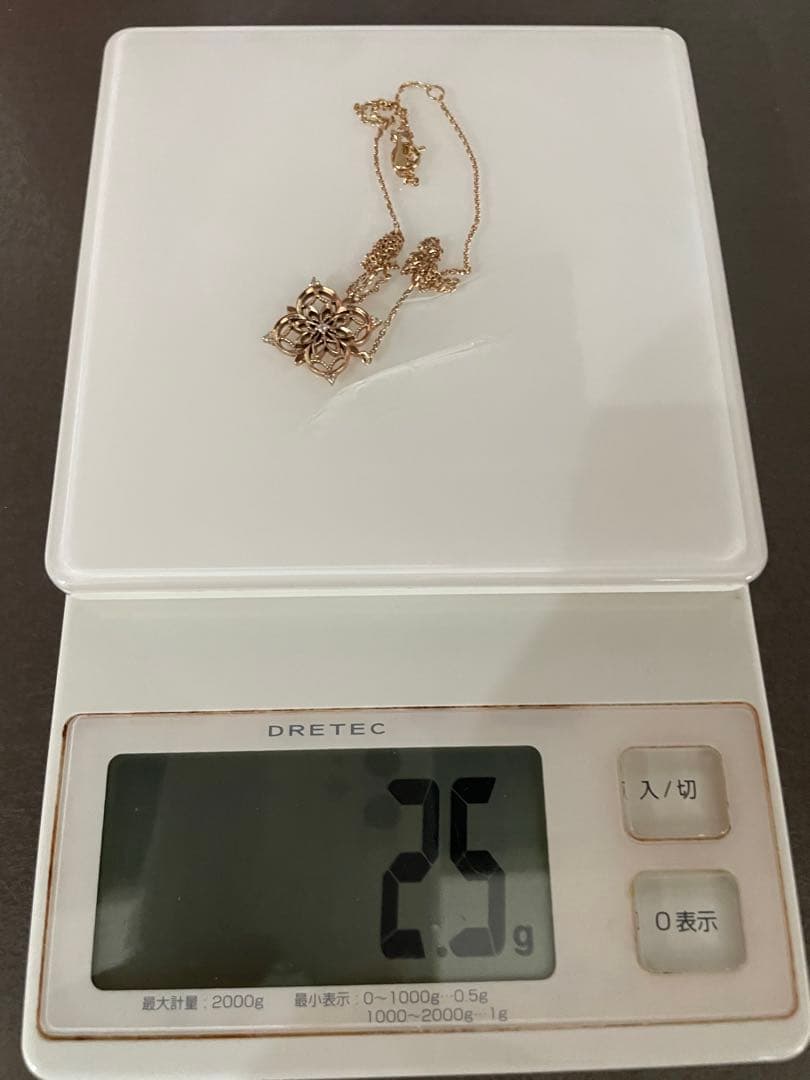 Agete necklace with large K10 gold motif adorned with sparkling diamonds