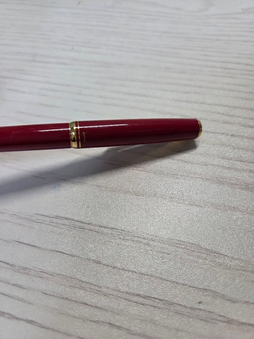 Pilot discontinued gold fountain pen K14 14K-585 with slight ink stain on barrel