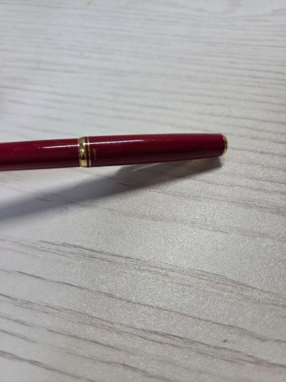 Pilot discontinued gold fountain pen K14 14K-585 with slight ink stain on barrel