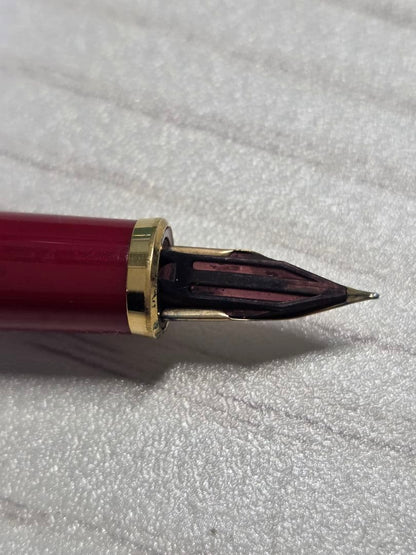 Pilot discontinued gold fountain pen K14 14K-585 with slight ink stain on barrel