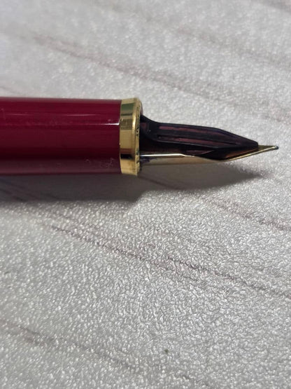 Pilot discontinued gold fountain pen K14 14K-585 with slight ink stain on barrel