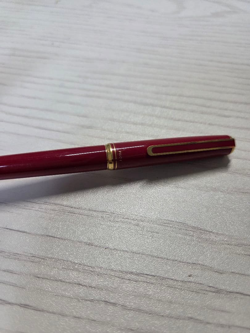 Pilot discontinued gold fountain pen K14 14K-585 with slight ink stain on barrel