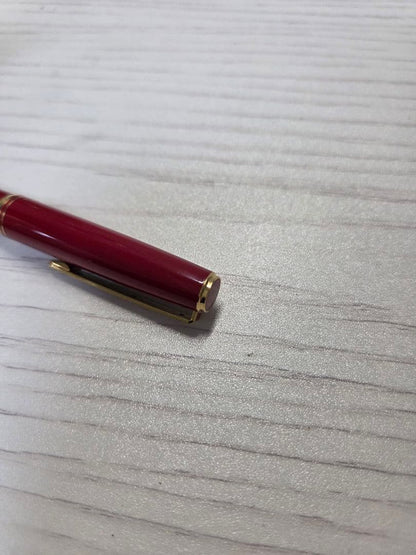 Pilot discontinued gold fountain pen K14 14K-585 with slight ink stain on barrel