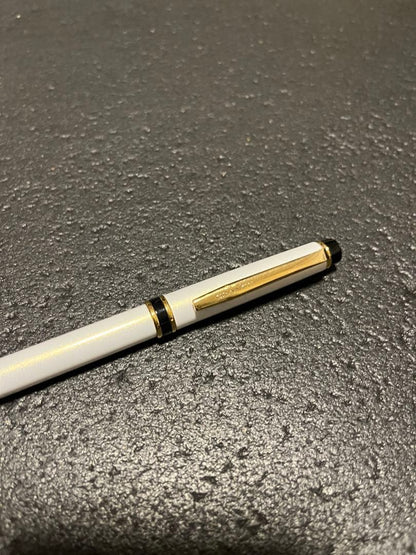 Pilot Gansu ballpoint pen model BGRC-7SR-PW in pearl white with black ink, shown without box