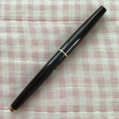 Pilot 14K gold Elite Manifold black fountain pen with cartridge style and slight nib tarnish