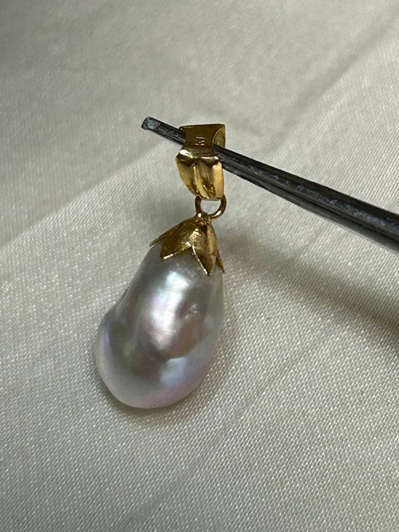 Akoya oyster shell genuine baroque pearl pendant top with natural silver color and K18 engraved ventral ring