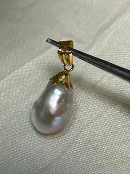 Akoya oyster shell genuine baroque pearl pendant top with natural silver color and K18 engraved ventral ring