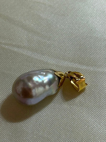 Akoya oyster shell genuine baroque pearl pendant top with natural silver color and K18 engraved ventral ring