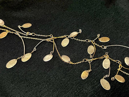 Elegant agate long necklace measuring 88 cm with certificate of sale displayed
