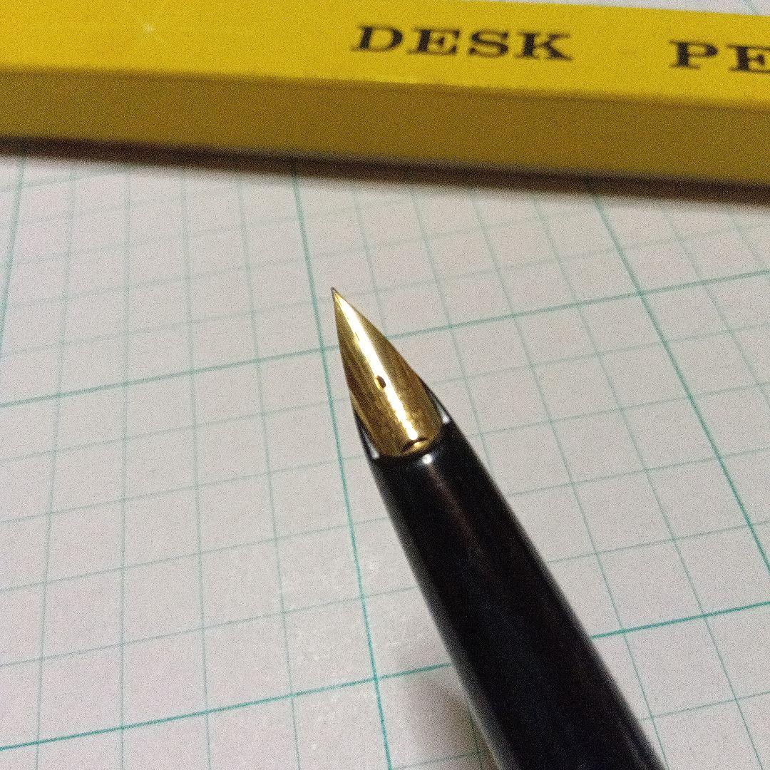 Black Pilot Desk Pen with 14K gold nib showing scratches and discoloration, accompanied by damaged storage box