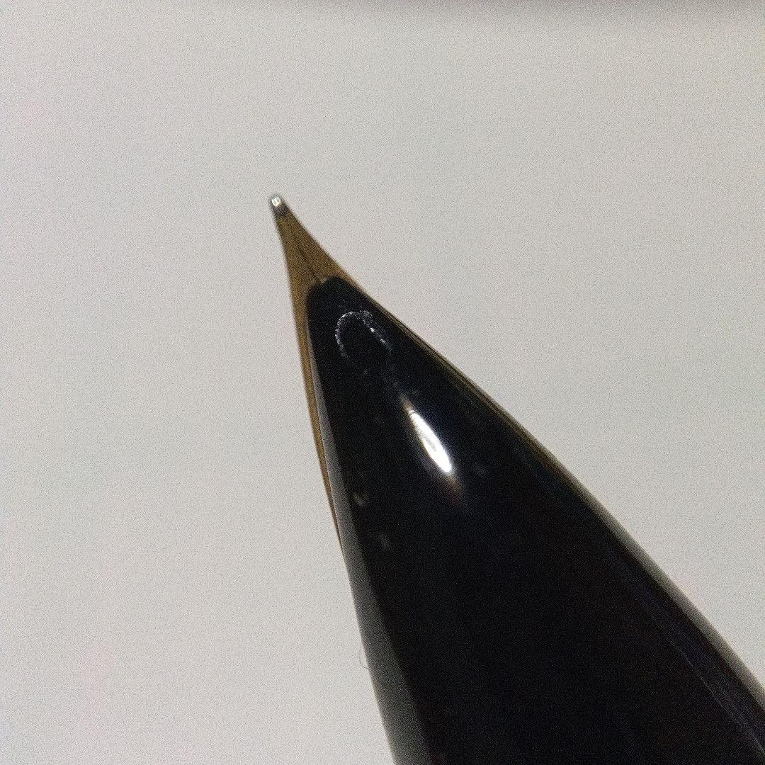 Black Pilot Desk Pen with 14K gold nib showing scratches and discoloration, accompanied by damaged storage box