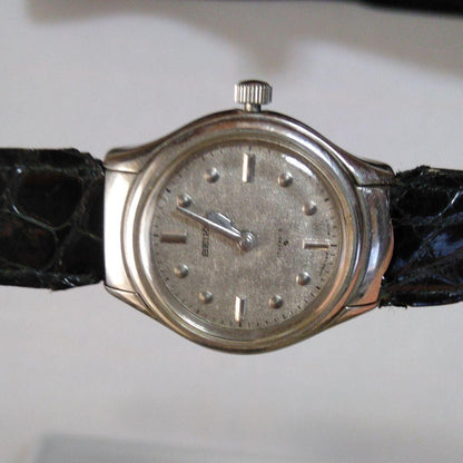 SEIKO 7N43-6019 Manual Men's Watch — Japanese