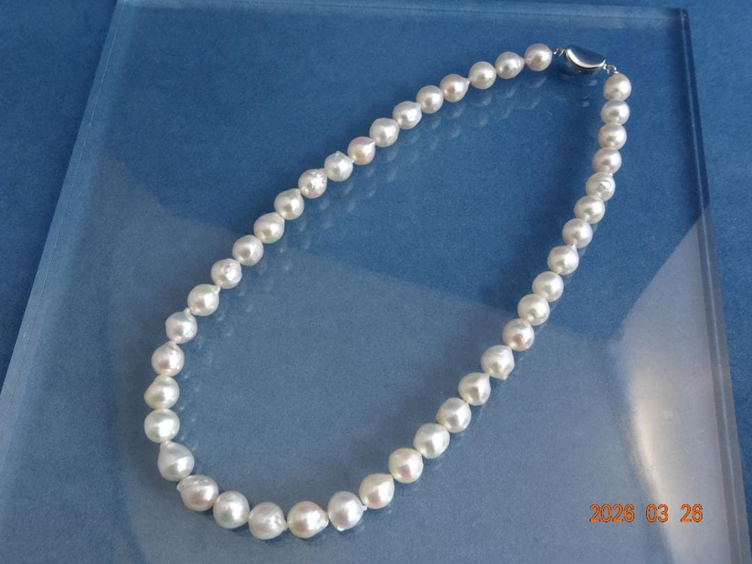 Akoya pearl necklace featuring 8.5-9mm pearls and a silver one-touch clasp on a white background