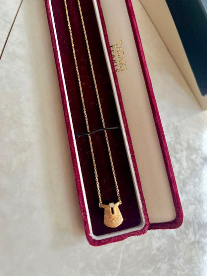 Tasaki 18K gold necklace with diamond decoration and gold chain