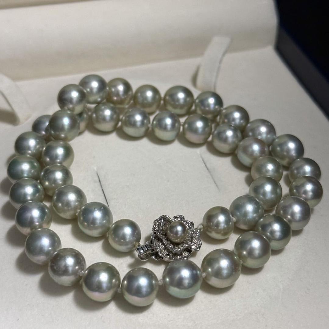 Akoya pearl necklace with blue-grey pearls approximately 9-10mm on a 46cm strand with silver clasp