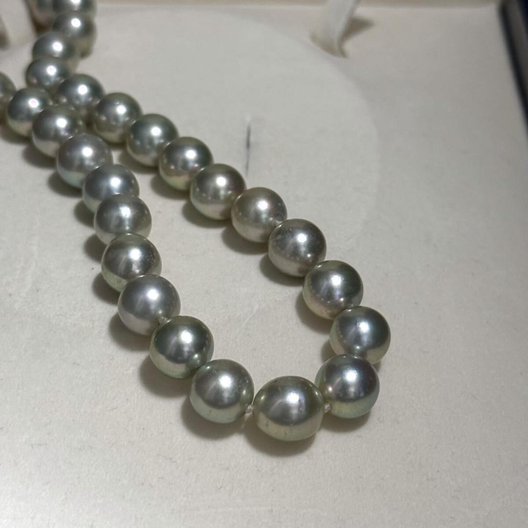 Akoya pearl necklace with blue-grey pearls approximately 9-10mm on a 46cm strand with silver clasp