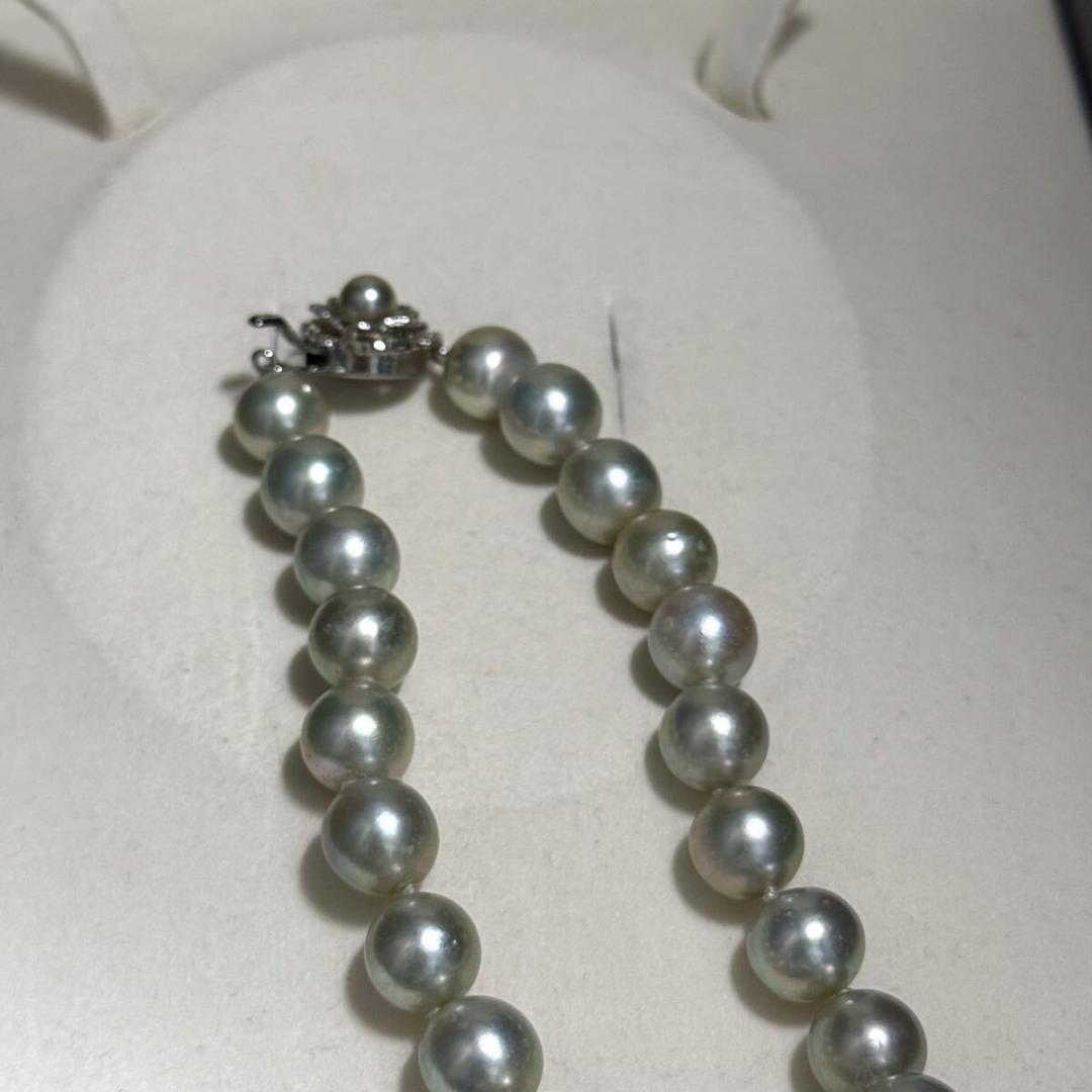 Akoya pearl necklace with blue-grey pearls approximately 9-10mm on a 46cm strand with silver clasp