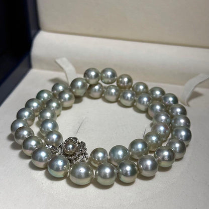 Akoya pearl necklace with blue-grey pearls approximately 9-10mm on a 46cm strand with silver clasp