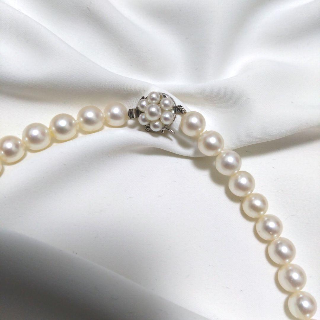 Akoya pearl necklace A with 38 cm length, 6 to 6.5 mm pearls, and silver clasp on white background