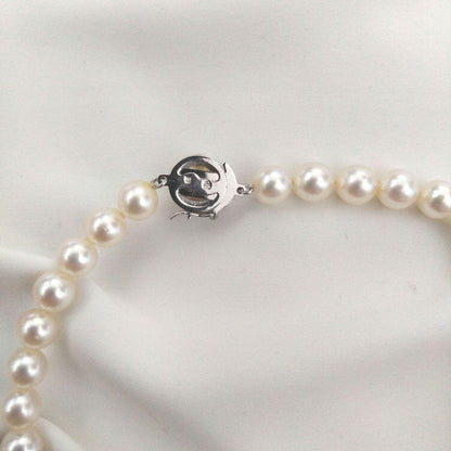 Akoya pearl necklace A with 38 cm length, 6 to 6.5 mm pearls, and silver clasp on white background