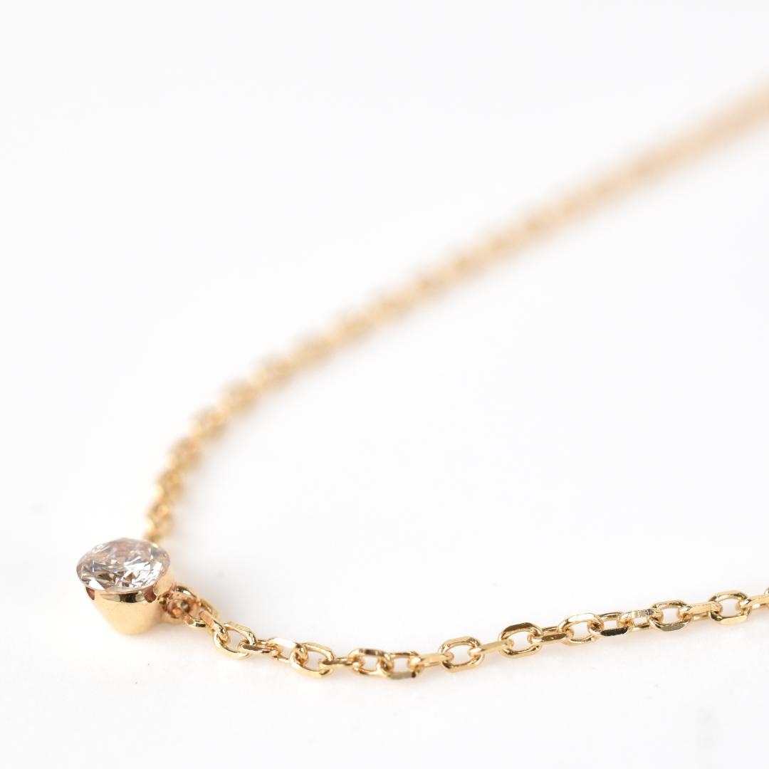 agete Law yellow gold necklace featuring one pearl and a small diamond, 40 cm length with 3 cm adjuster