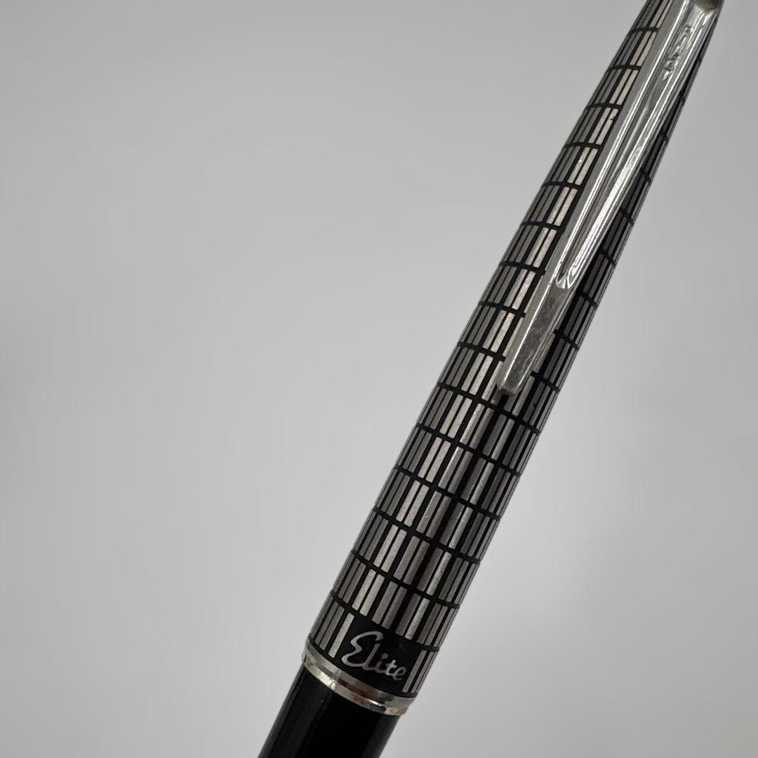 Pilot Elite short pen with lattice pattern cap and 18K medium nib, 120mm length, black body