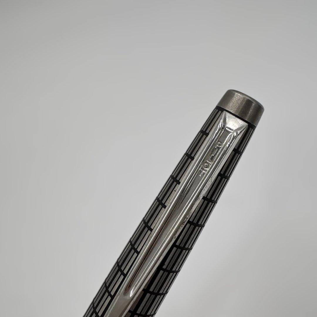 Pilot Elite short pen with lattice pattern cap and 18K medium nib, 120mm length, black body