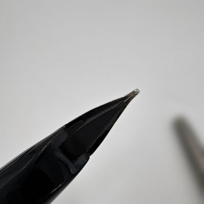 Pilot Elite short pen with lattice pattern cap and 18K medium nib, 120mm length, black body
