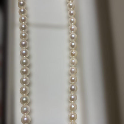 Milluflora Akoya pearl necklace with 5.5-6.0mm pearls displayed with case and box