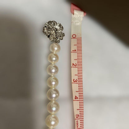 Milluflora Akoya pearl necklace with 5.5-6.0mm pearls displayed with case and box