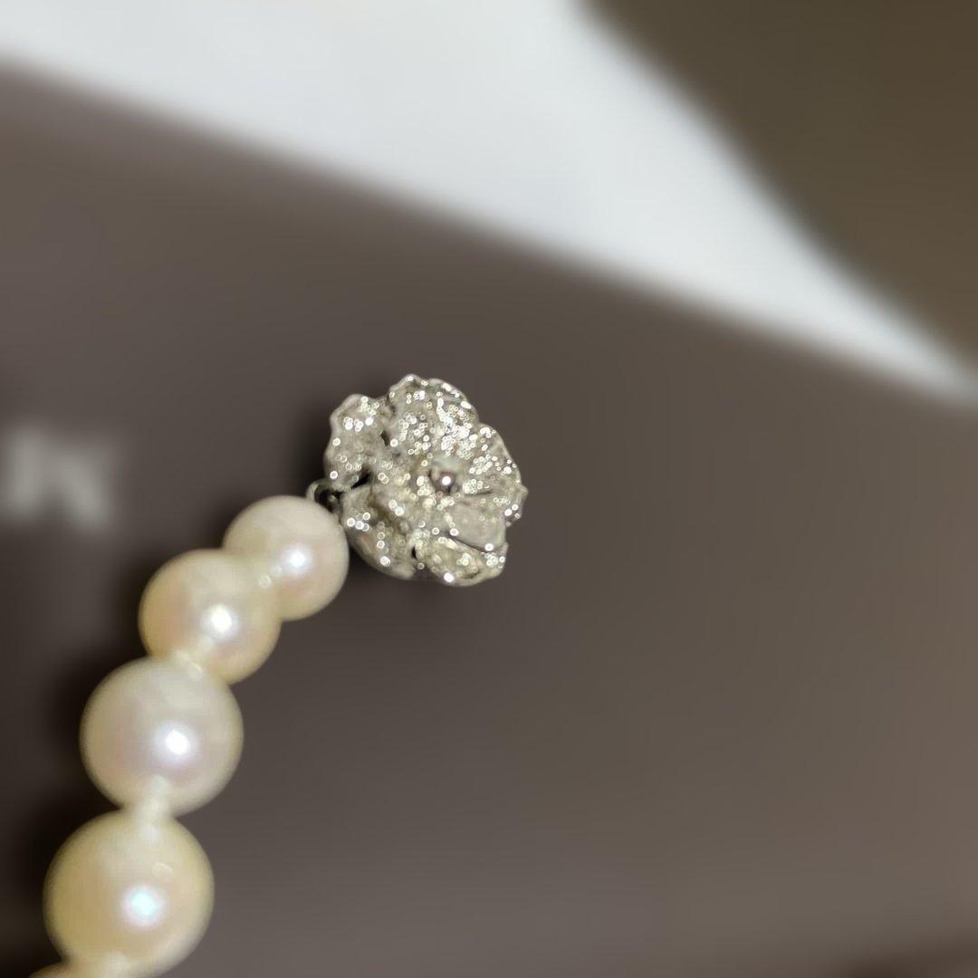 Milluflora Akoya pearl necklace with 5.5-6.0mm pearls displayed with case and box