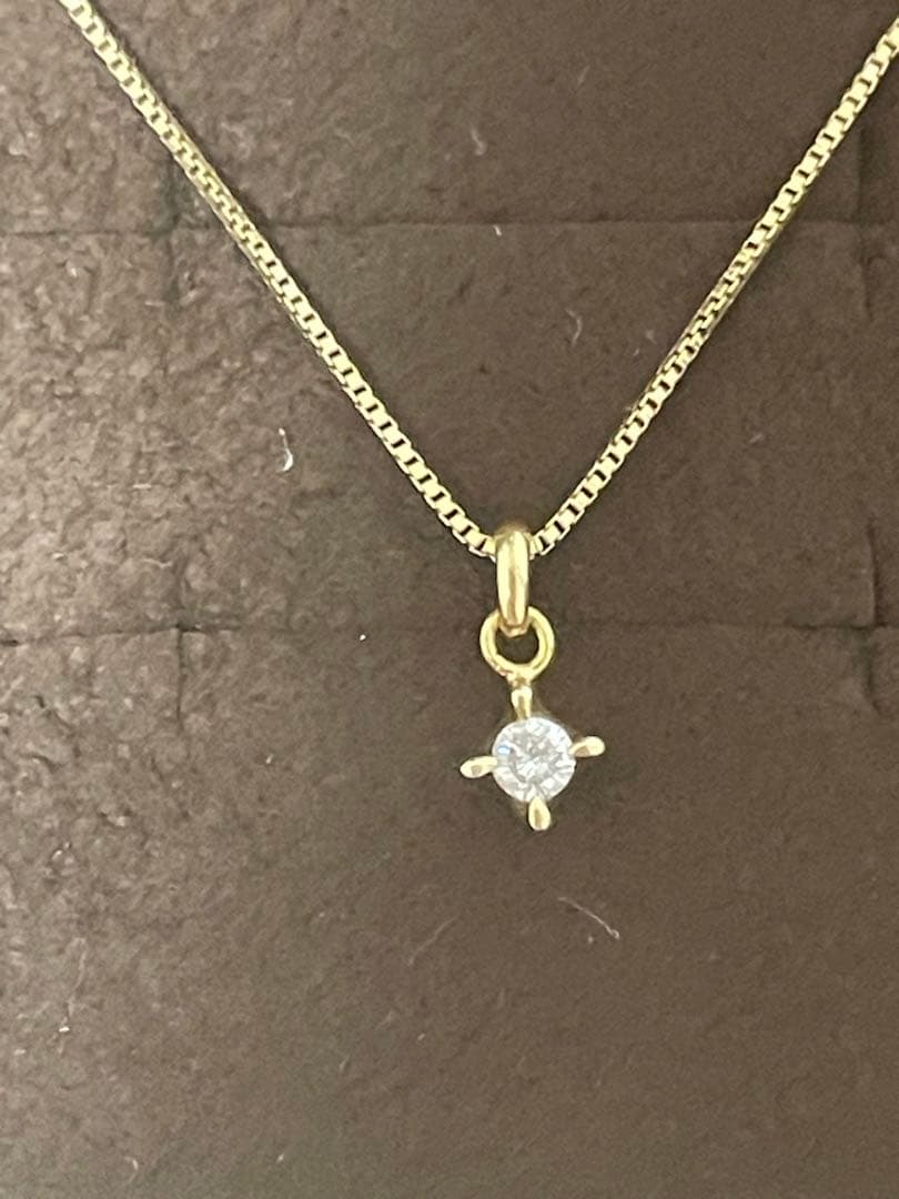 Agato K18 single diamond necklace weighing approximately 1.7 to 1.8 grams displayed on a white background