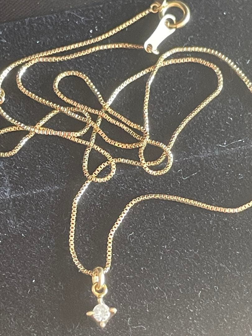 Agato K18 single diamond necklace weighing approximately 1.7 to 1.8 grams displayed on a white background