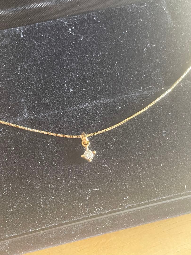 Agato K18 single diamond necklace weighing approximately 1.7 to 1.8 grams displayed on a white background