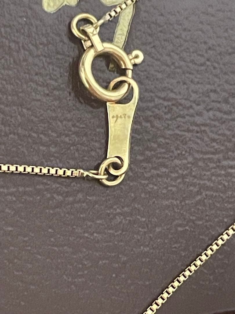 Agato K18 single diamond necklace weighing approximately 1.7 to 1.8 grams displayed on a white background