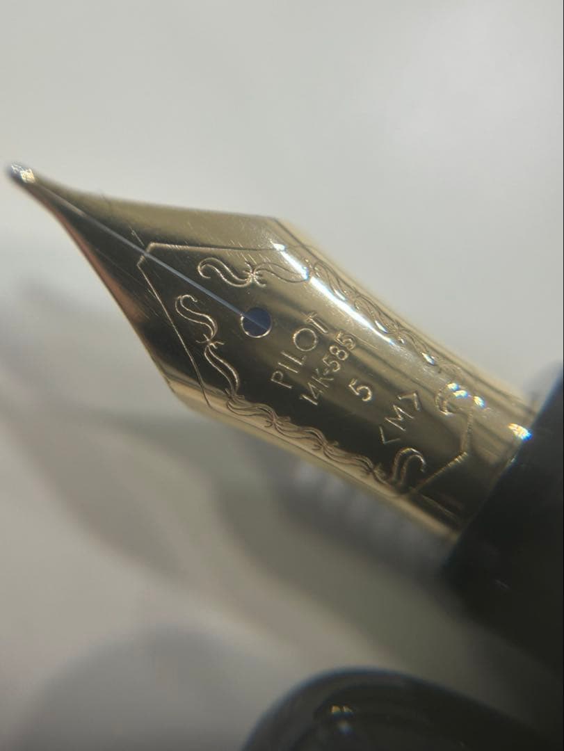 Pilot Fountain Pen with 14K 585 gold medium nib in black and gold finish