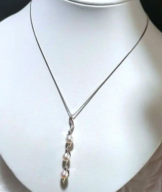 Three-row pendant necklace with lustrous Akoya pearls from Ise-Shima Mie Prefecture, 40 plus 5 mm length