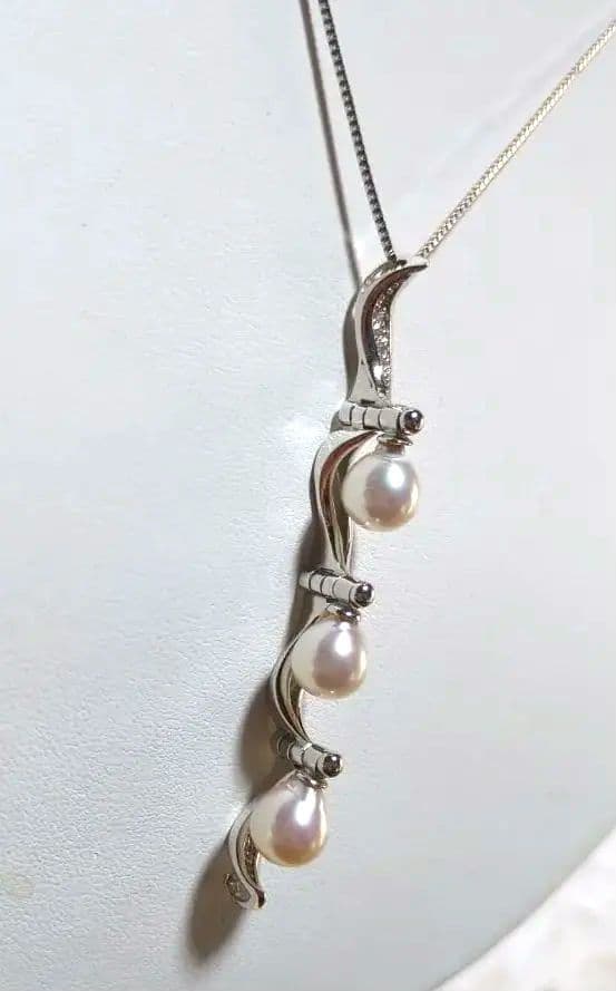 Three-row pendant necklace with lustrous Akoya pearls from Ise-Shima Mie Prefecture, 40 plus 5 mm length
