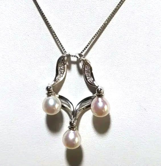 Three-row pendant necklace with lustrous Akoya pearls from Ise-Shima Mie Prefecture, 40 plus 5 mm length