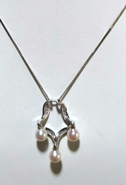 Three-row pendant necklace with lustrous Akoya pearls from Ise-Shima Mie Prefecture, 40 plus 5 mm length