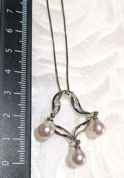 Three-row pendant necklace with lustrous Akoya pearls from Ise-Shima Mie Prefecture, 40 plus 5 mm length