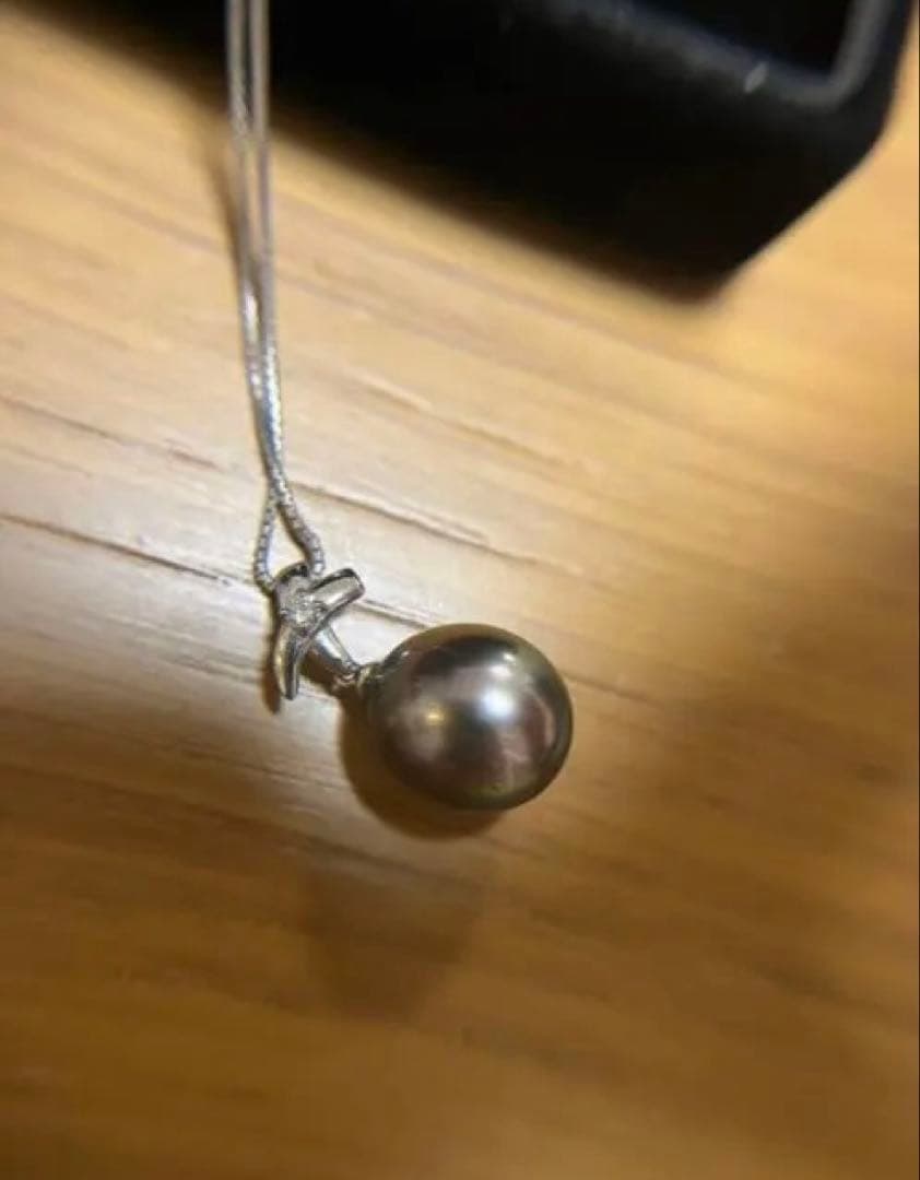 Tasaki large Southern Nacre black pearl necklace in white gold with diamonds and matching platinum pearl earrings set